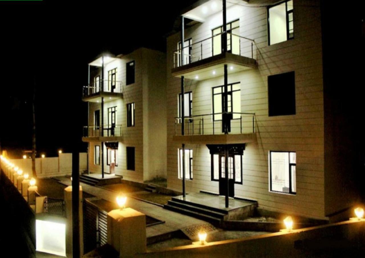 Hotel Kargil Heights Экстерьер фото