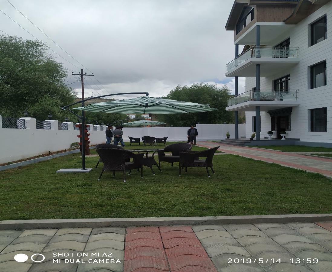 Hotel Kargil Heights Экстерьер фото